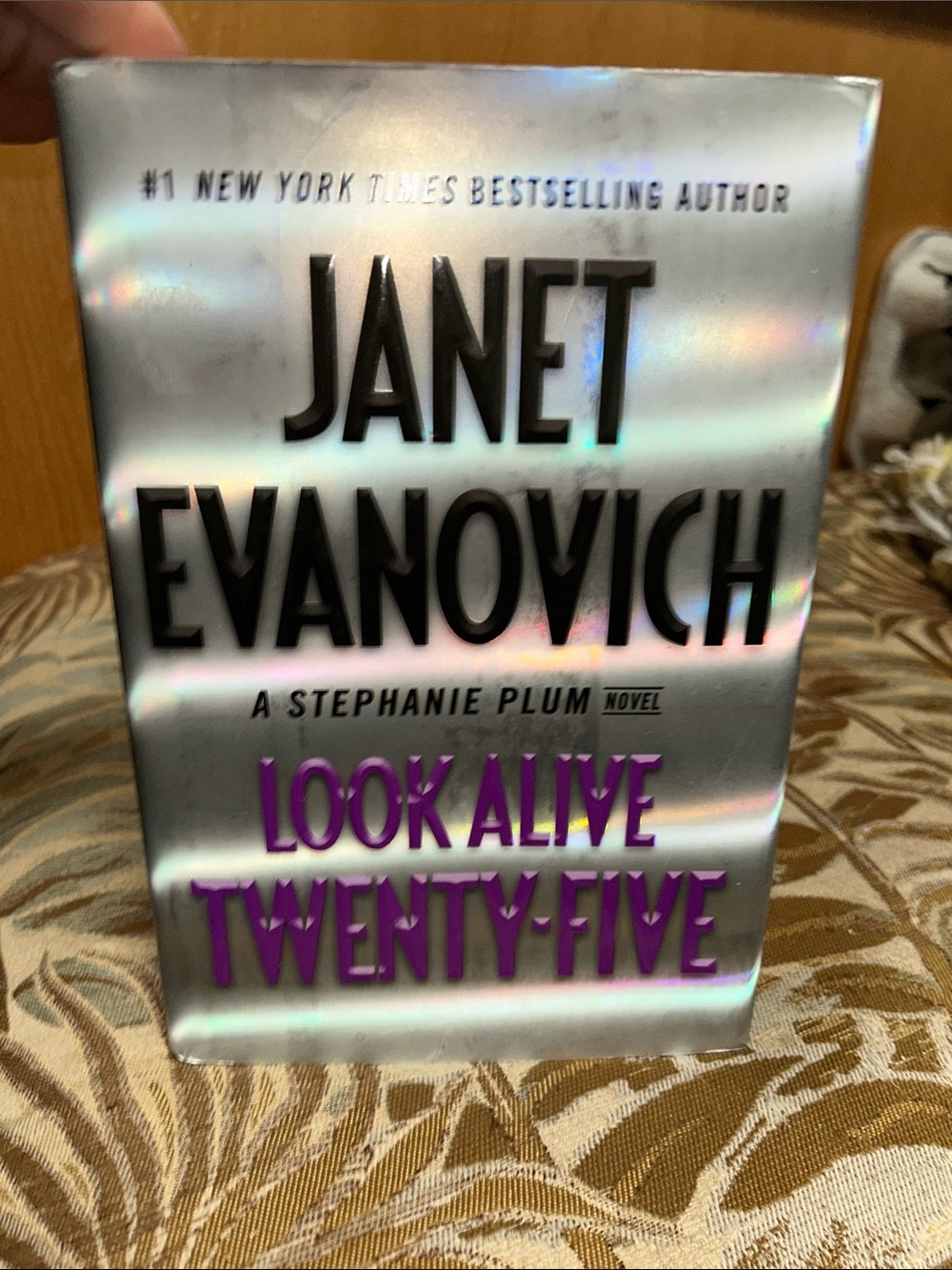 Suspense- Look Alive Twenty-Five by- Janet Evanovich